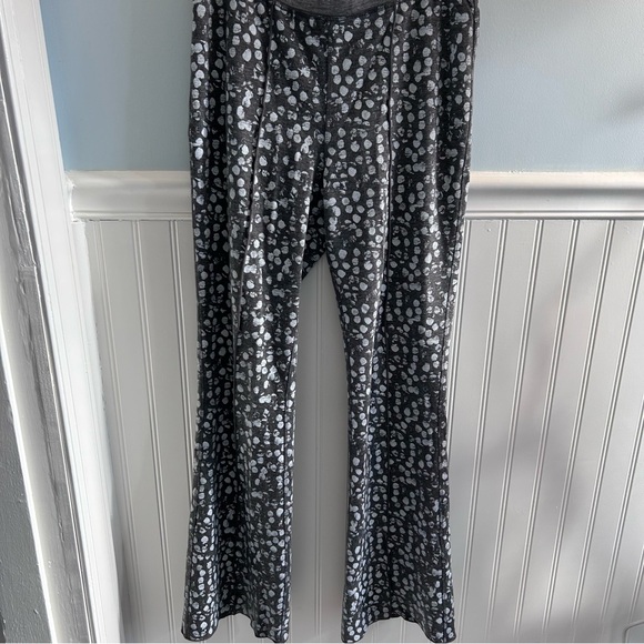 Lynn Ritchie Silver Chic Gray Patterned Women's Pantsuit. Size small - Picture 11 of 11